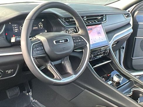 New 2025 Jeep Grand Cherokee Limited w/ Luxury Tech Group II image 14