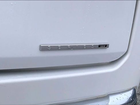 Used 2022 Jeep Wagoneer Series III w/ Premium Group I AWD/4WD image 10