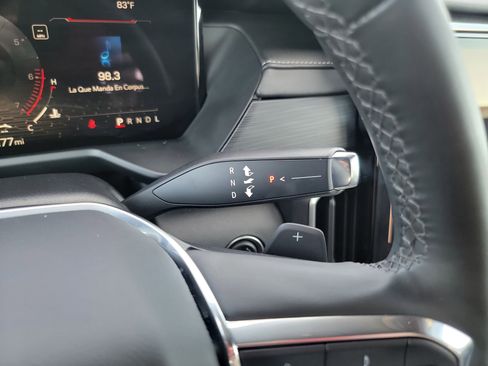 Used 2025 GMC Acadia Elevation image 24