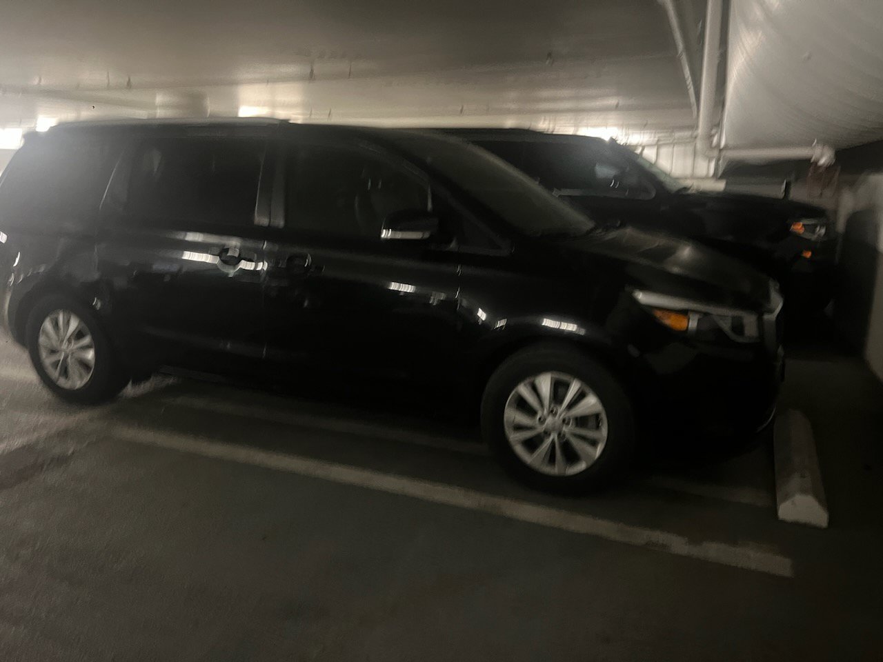 Used 2017 Kia Sedona LX w/ LX Essentials Premium Package FWD image 1