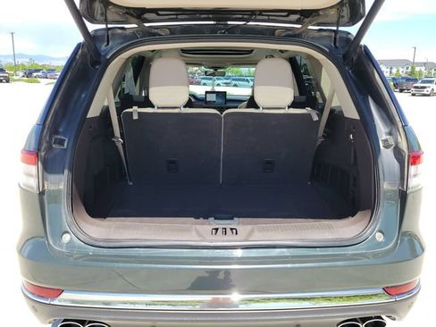 Used 2022 Lincoln Aviator AWD w/ Premium Package image 13