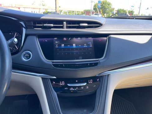 Used 2017 Cadillac XT5 Luxury w/ Driver Awareness Package FWD image 15