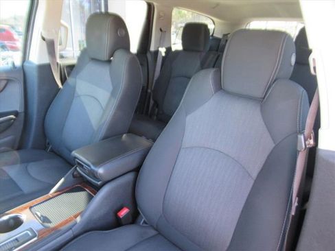 Used 2014 Chevrolet Traverse LT image 15