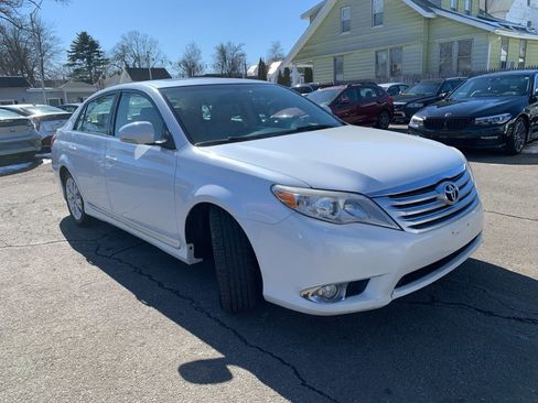 Used 2011 Toyota Avalon image 3