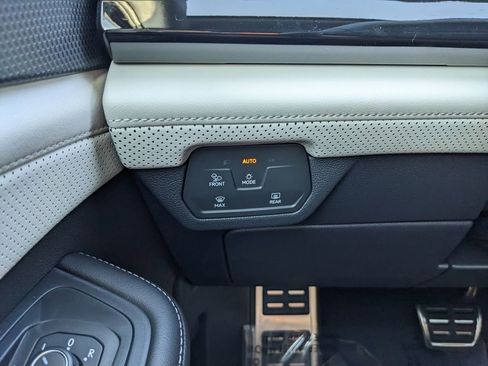 New 2026 Volkswagen Atlas Cross Sport SEL Premium R-Line image 24