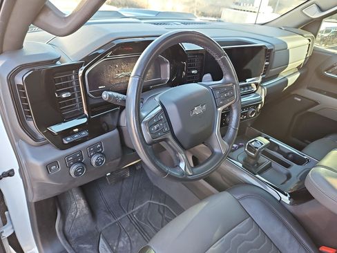 Used 2023 Chevrolet Silverado 1500 ZR2 w/ Technology Package image 12