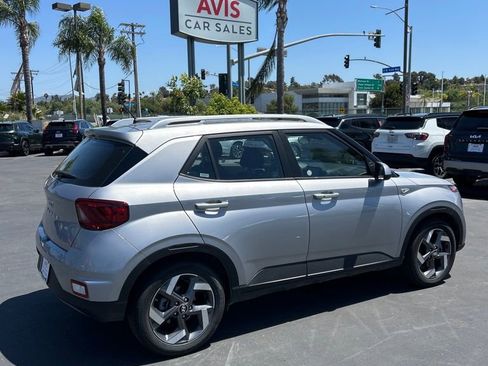 Used 2025 Hyundai Venue SEL FWD image 3