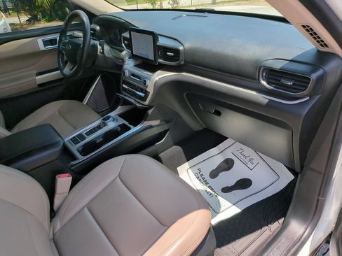Certified 2021 Ford Explorer XLT w/ Equipment Group 202A RWD image 14