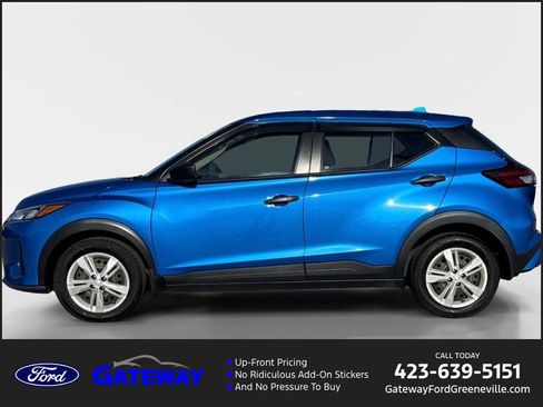 Used 2021 Nissan Kicks S image 1