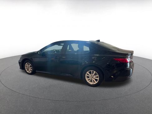 Used 2025 Toyota Camry LE image 10