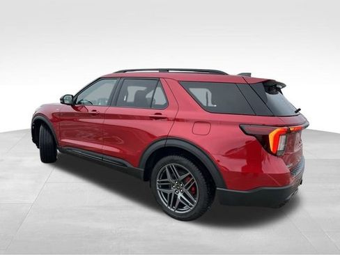 Used 2025 Ford Explorer ST-Line w/ Premium Package image 4