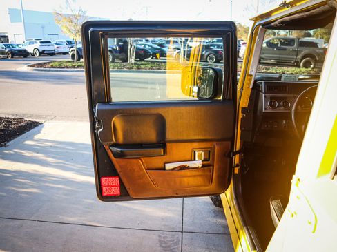 Used 2004 HUMMER H1 4-Door Wagon image 14