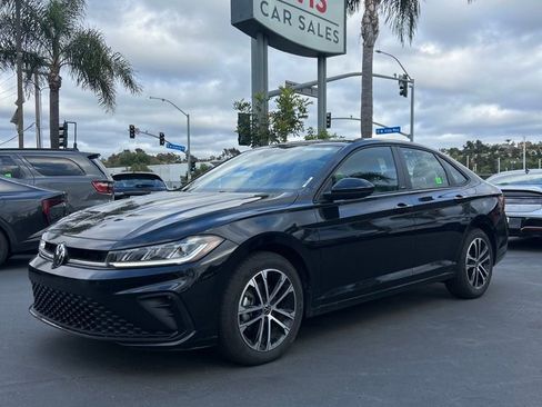 Used 2025 Volkswagen Jetta Sport image 1