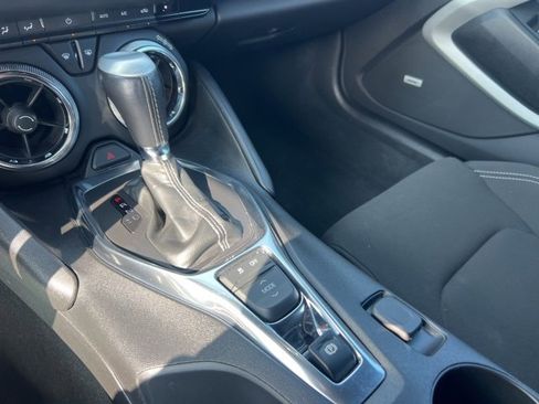 Used 2020 Chevrolet Camaro LT w/ Technology Package image 15