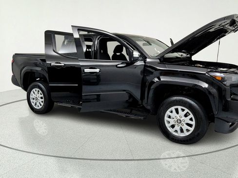 Used 2025 Toyota Tacoma SR AWD/4WD image 14