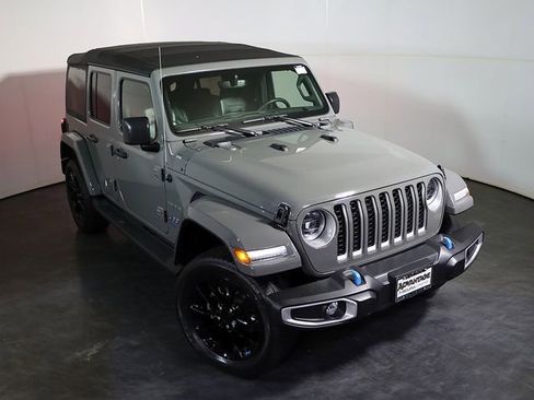 Used 2023 Jeep Wrangler Unlimited Sahara AWD/4WD image 7