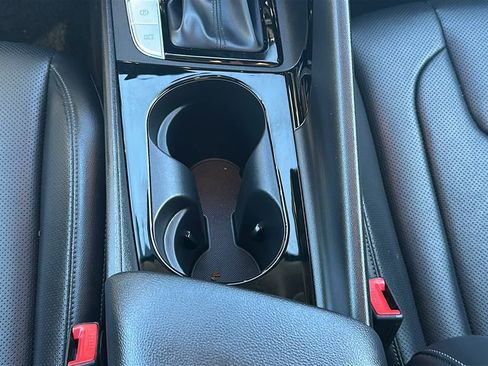 Used 2025 Hyundai Elantra Limited image 29