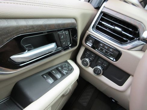 New 2026 GMC Yukon Denali w/ Sun & Power Step Package AWD/4WD image 16