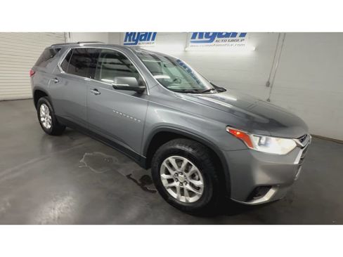 Used 2021 Chevrolet Traverse LT FWD image 2