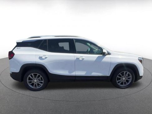 Used 2024 GMC Terrain SLT AWD/4WD image 16