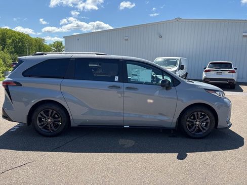 Used 2026 Toyota Sienna XSE AWD/4WD image 8