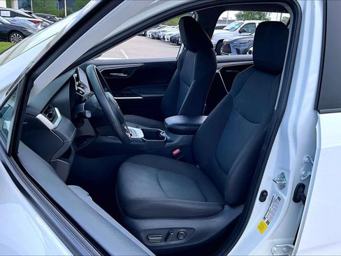 Used 2025 Toyota RAV4 XLE image 7