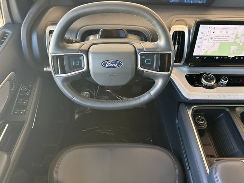 Used 2025 Ford Expedition Active AWD/4WD image 18