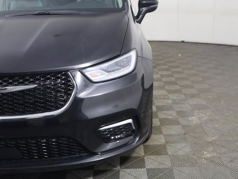 Used 2023 Chrysler Pacifica Touring-L FWD image 15