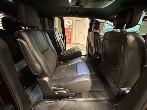 Used 2019 Dodge Grand Caravan SXT image 43
