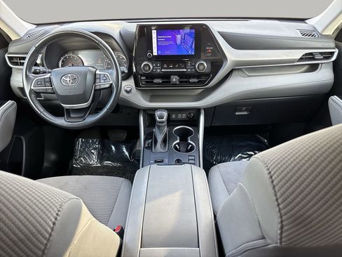 Used 2023 Toyota Highlander LE image 8