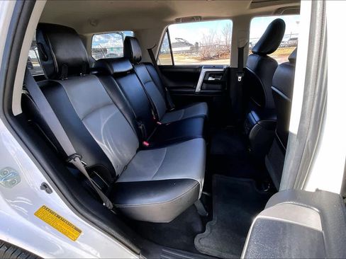 Used 2016 Toyota 4Runner SR5 Premium image 17