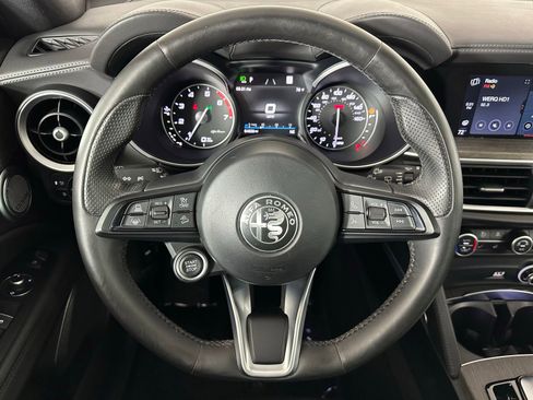 Used 2022 Alfa Romeo Stelvio Ti AWD/4WD image 9