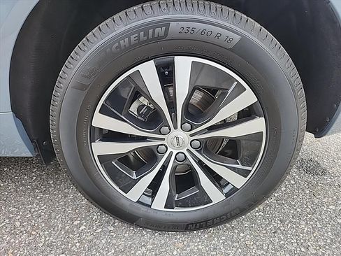 Certified 2024 Volvo XC60 B5 Core AWD/4WD image 10