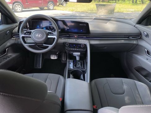 Used 2026 Hyundai Elantra SEL FWD image 13
