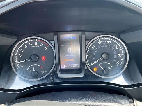 Used 2022 Toyota Tacoma TRD Sport AWD/4WD image 24