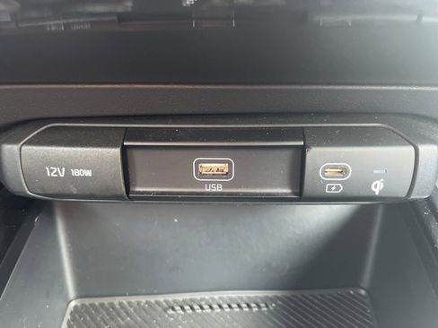 Used 2023 Kia Niro EX image 24