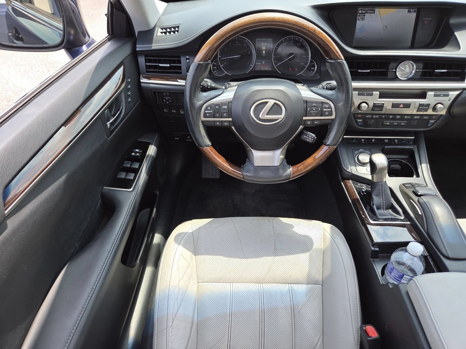 Used 2016 Lexus ES 350 w/ Luxury Package w/Wood Trim FWD image 26