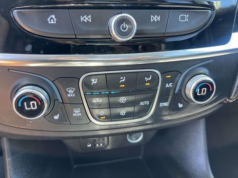 Used 2020 Chevrolet Traverse LT w/ LT Premium Package AWD/4WD image 31