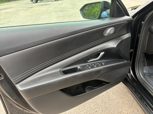 Used 2023 Hyundai Elantra SEL w/ Convenience Package FWD image 10