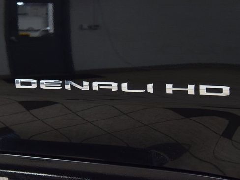 Used 2023 GMC Sierra 2500 Denali w/ Denali Ultimate Package image 17