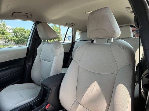 Used 2024 Toyota Corolla Cross L FWD image 23