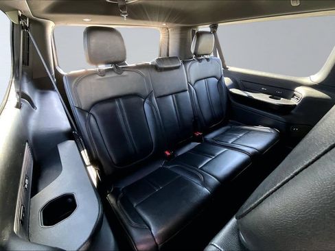 Certified 2024 Jeep Wagoneer L Series II w/ Flexible Seating Group AWD/4WD image 21