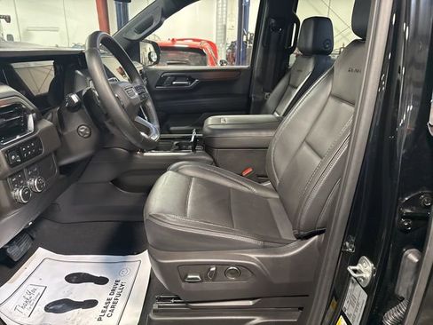 Used 2025 GMC Yukon XL Denali image 32