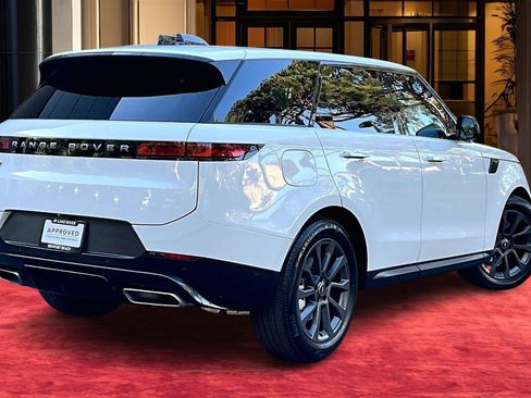 Used 2025 Land Rover Range Rover Sport image 12