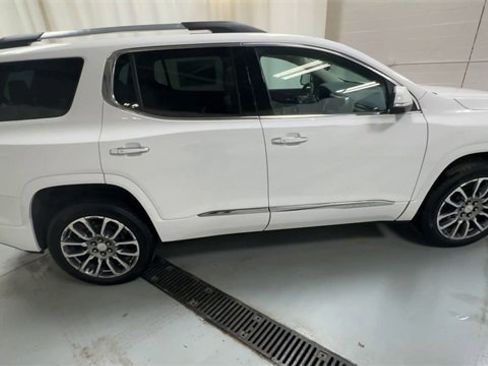 Used 2023 GMC Acadia Denali w/ Denali Ultimate Package image 9