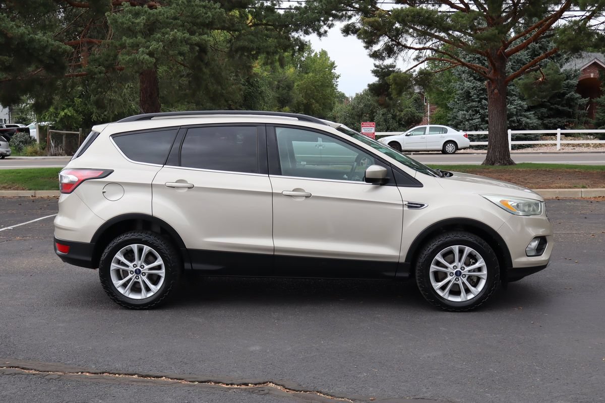 Used 2017 Ford Escape SE w/ SE Leather Comfort Package AWD/4WD image 3