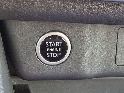 Used 2023 Nissan Rogue SV image 16