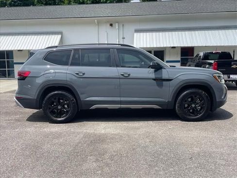 Used 2026 Volkswagen Atlas Peak Edition AWD/4WD image 2