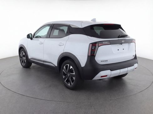Used 2025 Nissan Kicks SV AWD/4WD image 6