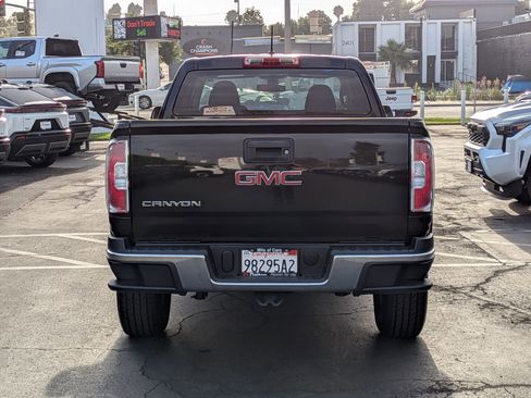 Used 2016 GMC Canyon SL RWD image 3